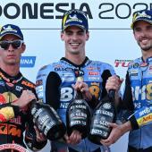 Pedro Acosta, Premierensieger Fermin Aldeguer und Alex Marquez. © APA/afp / SONNY TUMBELAKA