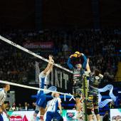 Perugia-Regisseur Simone Giannelli spielt für seinen Teamkameraden Agustin Loser auf.