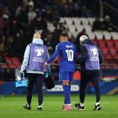 Star striker Kylian Mbappé is sidelined due to an ankle injury. © APA/afp / FRANCK FIFE