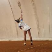 Verena Meliss attacks with the Rungger Girls.