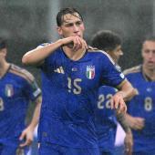 Francesco Pio Esposito et ses coéquipiers italiens disputeront des matchs intenses. © APA/afp / STEFANO RELLANDINI