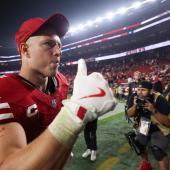 Christian McCaffrey war der umjubelte Matchwinner in San Francisco. © APA / JED JACOBSOHN