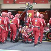 Ferrari bleibt an der Spitze. © APA/afp / ALFREDO ESTRELLA