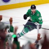 Mikko Rantanen ist der umjubelte Held der Dallas Stars. © GETTY IMAGES NORTH AMERICA / RICHARD RODRIGUEZ
