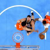 Nikola Jokic (Mitte) war von den Clippers nicht zu bremsen. © APA / HARRY HOW