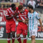 Sichtlich geschockt: Energie-Profi Justin Butler (in der Mitte). © Social Media