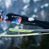 Simon Ammann wants to give it another go. © APA/afp / JURE MAKOVEC