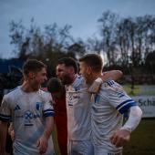 Alex Demetz, Manuel Brusco und Oliver Rohrer fiel nach dem Sieg gegen Cjarlins Muzane ein Stein vom Herzen. © P. Schwienbacher