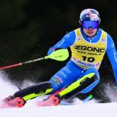 Alex Vinatzer demonstrated a fast slalom turn. © APA/afp / STEFANO RELLANDINI