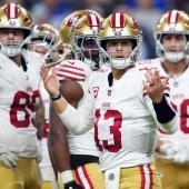 Brock Purdy (numéro 13) a mené San Francisco à la victoire. © APA / DYLAN BUELL