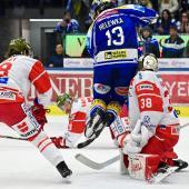 Der Ex-Bozner Adam Helewka (in blau) war einer der auffälligsten Spieler beim Villacher SV. © VSV/STEFAN