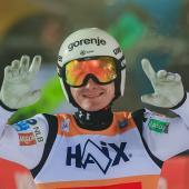 Domen Prevc freut sich über seinen Sieg. © ANSA / MARTIN DIVISEK