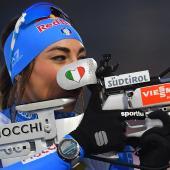 Dorothea Wierer greift im Sprint an. © APA/afp / MICHAL CIZEK