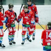 Hannes Kasslatter (center) and the Val Gardena hockey players have every reason to celebrate.