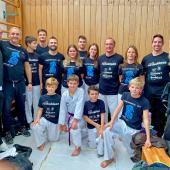 Im Bild: Die Mannschaft des ASV Zadra-fighting/rothoblaas mit Trainer Gerhard Huber vom Leistungszentrum Innsbruck (ganz links) sowie den Trainern Karin Negri, Markus Zadra und Gabriel Marcomin.