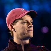 Jannik Sinner hat mit der Vorbereitung auf das Jahr 2026 begonnen. © APA/afp / MARCO BERTORELLO