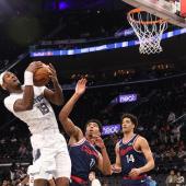 Olivier Maxence-Prosper (à gauche) a mené les Grizzlies à la victoire. © APA / JOE SCARNICI