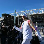 Olympic champion Gianmarco Tamberi is one of the torchbearers in Rome. © APA/afp / ALBERTO PIZZOLI