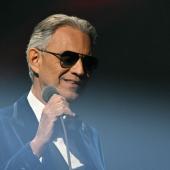 Andrea Bocelli performs at the Olympic Games. © APA/AFP / JIM WATSON