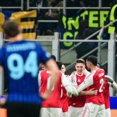 Arsenal jubelte im San Siro: Die Londoner sind wohl ziemlich fixer Gruppensieger. © APA/afp / STEFANO RELLANDINI