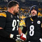 Cameron Heyward (à gauche) et Aaron Rodgers se sont qualifiés de justesse pour les séries éliminatoires. © APA / JOE SARGENT