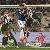 Der FC St. Pauli und der Hamburger SV trennten sich torlos. © APA/afp / IBRAHIM OT