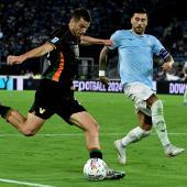 The upcoming FCS transfer (left) played for Venezia in Serie A last season. © AFP / TIZIANA FABI