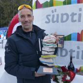 Gerti Taschler presents her self-designed winning trophy. © am