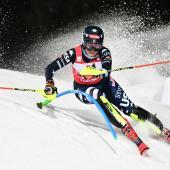 Mikaela Shiffrin reaches for victory. © APA / BARBARA GINDL