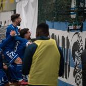 Obermaiser Jubel: Nikolas Spalek (Nummer 27, auf den Schultern von Manuel Brusco) & Co. haben einen wichtigen Heimsieg eingefahren. © P. Schwienbacher