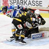 Le rocher du Pustertal dans les vagues : Eddie Pasquale © I. Foppa / HC Pustertal