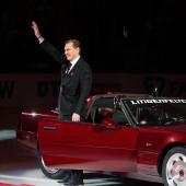 Sergei Fedorov was driven onto the ice in a cinematic fashion. © APA / GREGORY SHAMUS