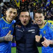 Simone Zanon (rechts)  macht weiter auf sich aufmerksam. © Carrarese Calcio