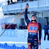 Vetle Sjastad Christiansen machte Norwegens Sieg perfekt und schickte einen Gruß gen Himmel. © APA/afp / TOBIAS SCHWARZ