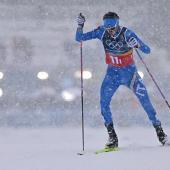 Aaron Kostner im Schneetreiben von Tesero. © APA/afp / JAVIER SORIANO