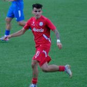 Armando Kozi traf für Meran vom Elfmeterpunkt aus. © M. Dorn