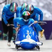 Baumgartner (vorne) und seine Crew geben Gas. © APA/afp / FRANCK FIFE