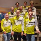 Der neue Vorstand des Läuferclubs Pustertal, vordere Reihe (v.l.): Georg Brunner, Präsident Simon Stifter, Martin Brunner; zweite Reihe (v.l.): Meinhard Oberhollenzer, Gerd Kathrein und Horst Pescolderung; dritte Reihe (v.l.): Christoph Rauter, Daniel Schwingshackl und Hermann Plaickner. © Läuferclub Pustertal