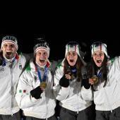 Emanuel Rieder, Simon Kainzwaldner, Andrea Vötter et Marion Oberhofer avec leurs médailles d'or. © APA/afp / TIZIANA FABI
