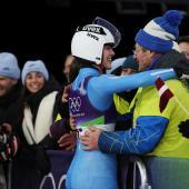 Emotionale Szene: Verena Hofer herzt nach dem Rennen ihren Papa David. © FELICE CALABRO' / Felice Calabro'