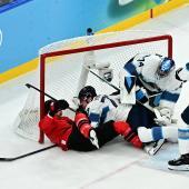 Finnland und Kanada lieferten sich einen packenden Kampf. © APA/afp / JULIEN DE ROSA