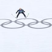 Finnlands Skispringer müssen auf ihren Trainer verzichten. © APA/afp / ANNE-CHRISTINE POUJOULAT