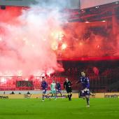 Im Wiener Derby gab es Randale von Rapid-Fans. © APA / TOBIAS STEINMAURER