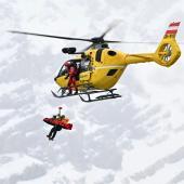 In Bormio musste nach dem Sturz der Helikopter anrücken. © APA/afp / FABRICE COFFRINI
