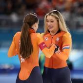 Jutta Leerdam gratulierte ihrer Teamkollegin zu Gold. © ANSA / TERESA SUAREZ