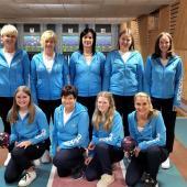 Kiens spielt weiter eine Top-Meisterschaft, hinten von links Martha Lechner, Klara Lechner, Irene Oberlechner, Jasmin Santer und Sarah Hirber; vorne von links Sandra Santer, Maria Lechner, Lena Nothdurfter und Sonja Fischer.