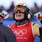 Maier jubelt im Zielbereich über Gold. © APA/afp / KIRILL KUDRYAVTSEV