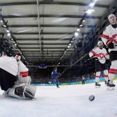 Schweiz-Keeper Leonardo Genoni zeigte eine bärenstarke Leistung, konnte die Niederlage aber nicht verhindern. © APA/afp / PETR DAVID JOSEK
