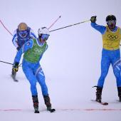 Simone Deromedis (links) und Federico Tomasoni jubeln über Gold und Silber. © APA/afp / KIRILL KUDRYAVTSEV