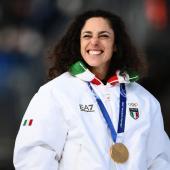 So lächelt ein Champion: Federica Brignone holte Doppel-Gold. © APA/afp / MARCO BERTORELLO